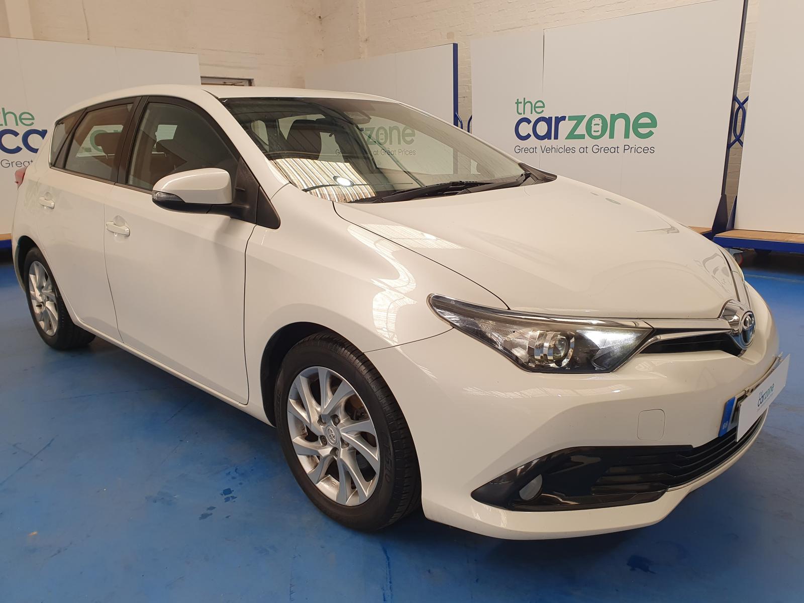 2016 TOYOTA AURIS